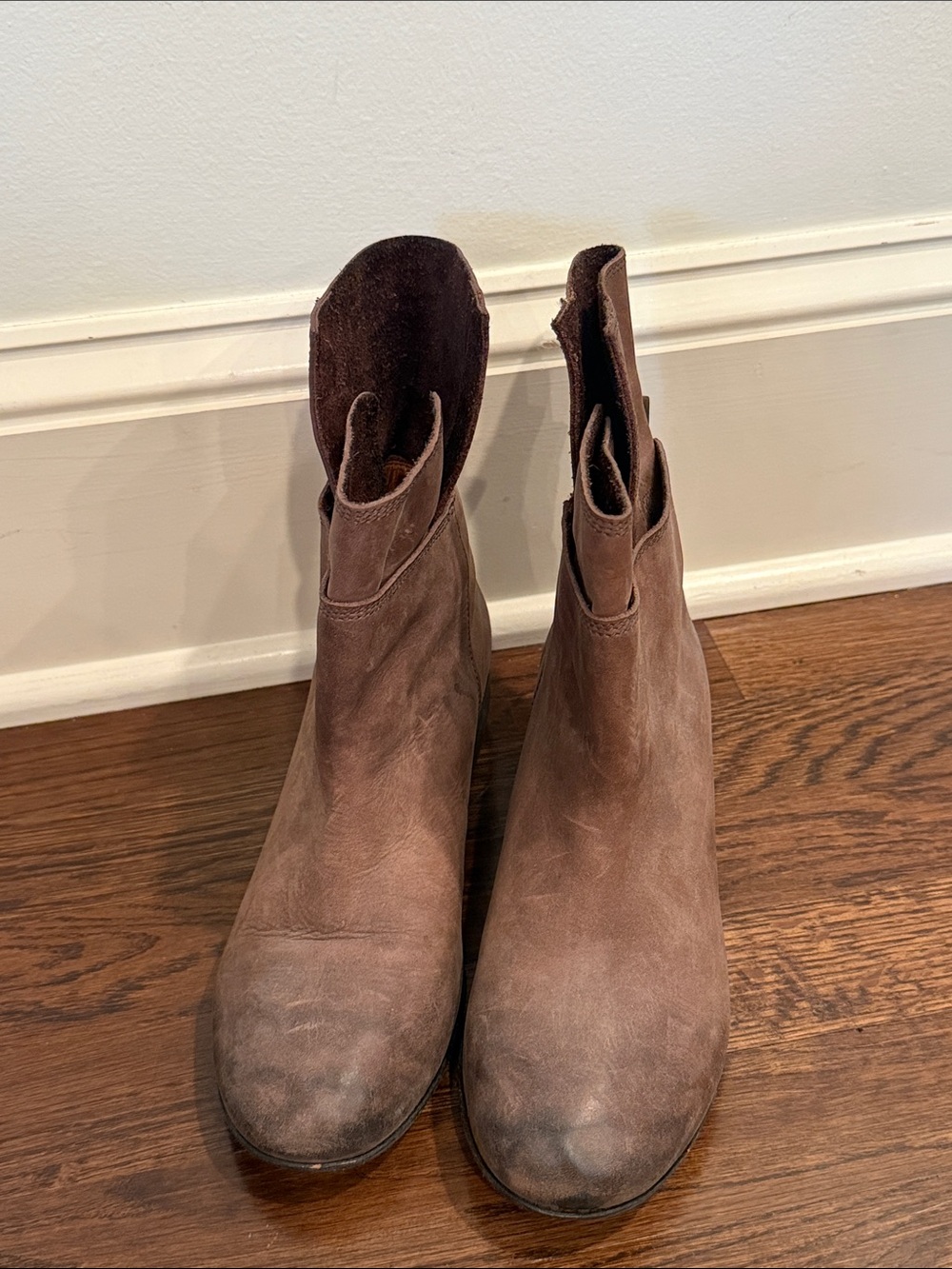 Women’s 37.5 Modern Vintage Brown Leather Boots